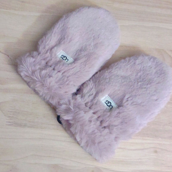 UGG Soft Fuzzy Fur Pink Gloves - Picture 2 of 3